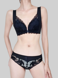 Sensual Front-Clasp, Thin Push-Up Bra