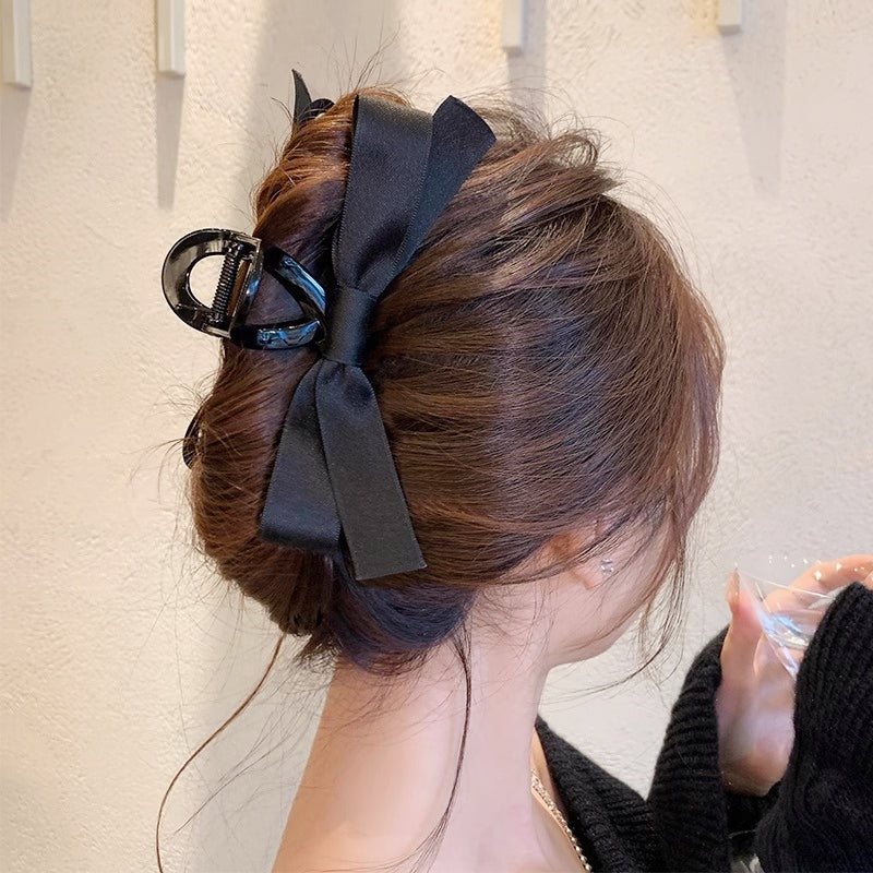 Elegant Matte Hepburn-Style Bow Shark Clip