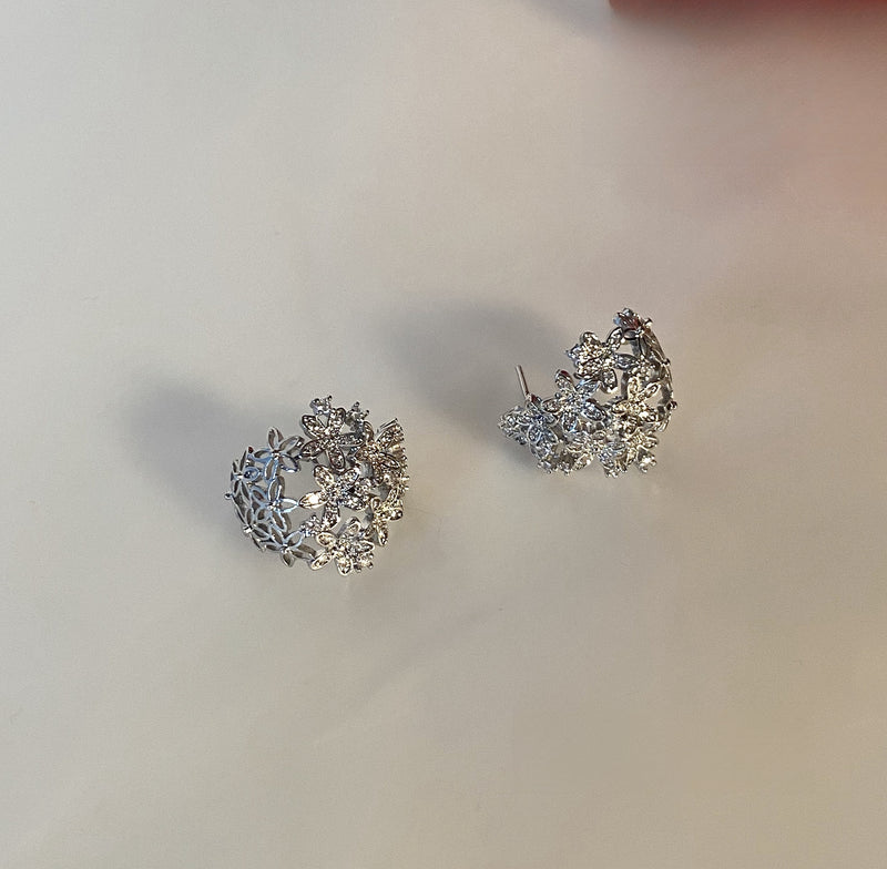 Korean Hollow Exquisite Rhinestone 925 Silver Stud Earrings