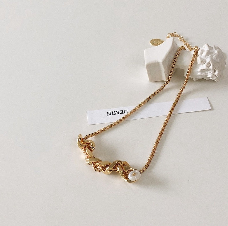 Irregular Retro-Inspired Statement Necklace