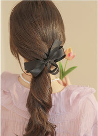Elegant Matte Hepburn-Style Bow Shark Clip
